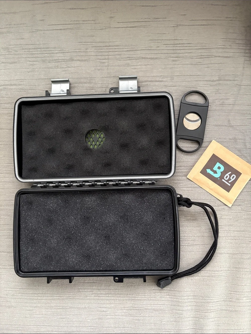 Black Travel Cigar Case with Lanyard